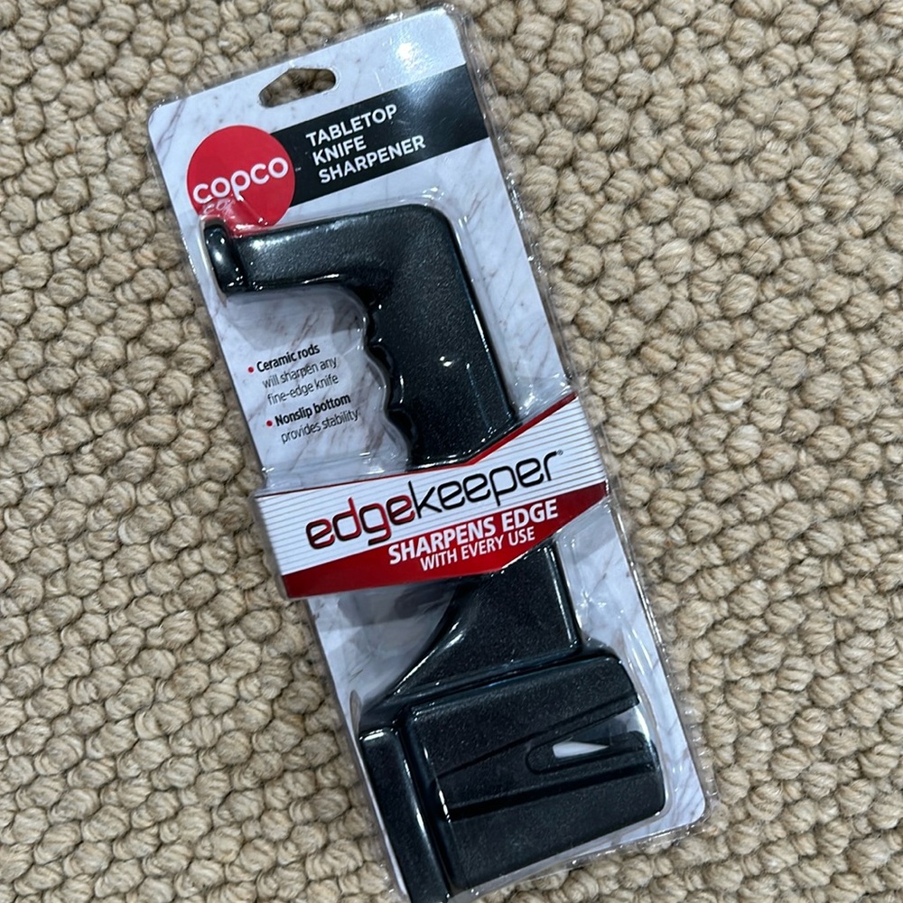 Tabletop knife sharpener